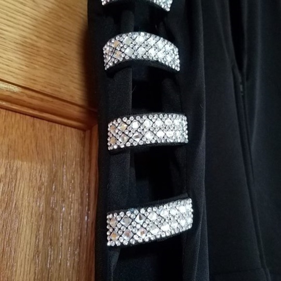 Black Fitted Formal Dress - Picture 3 of 3